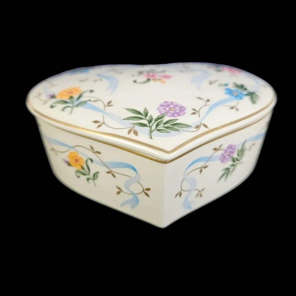 Christopher Stuart Floral Ribbon Heart Shape Box and Lid Y1516 Trinket Gold Trim